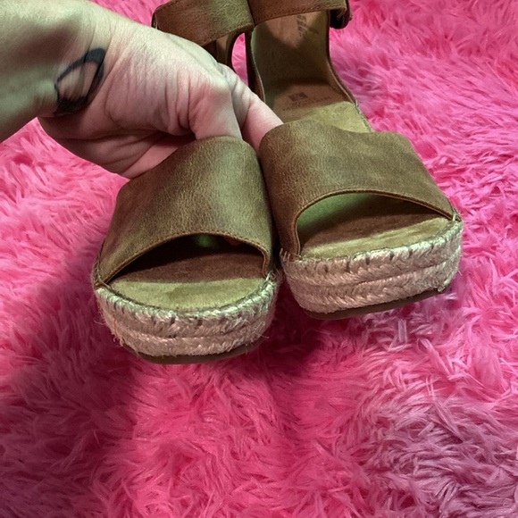 White Mountain Viewridge medium tan wedge espadrille sandals w/ankle closure 8 - Picture 10 of 11